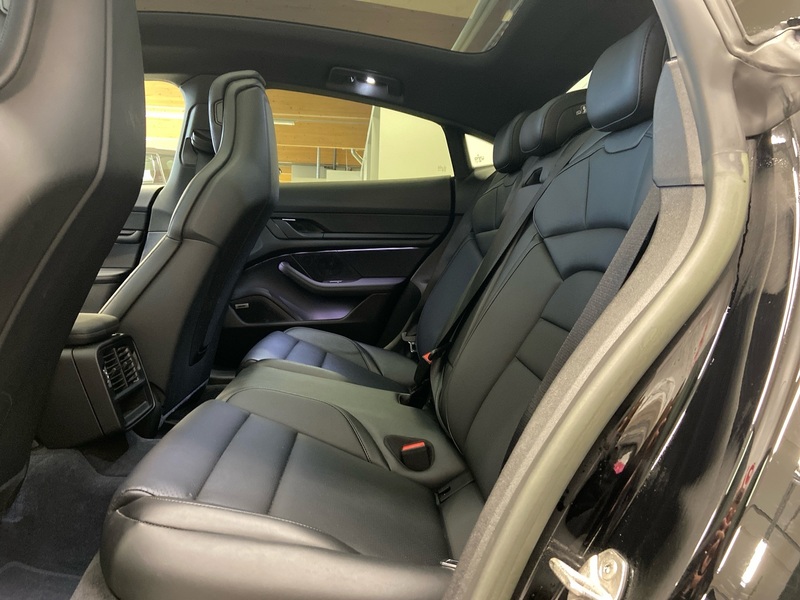 Porsche Taycan vaihtoauto