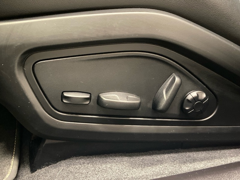 Porsche Taycan vaihtoauto