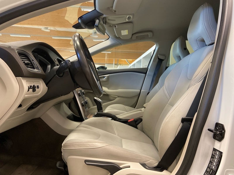 Volvo V40 Cross Country vaihtoauto