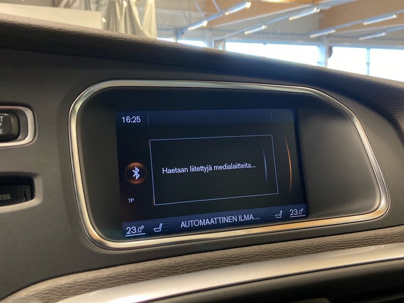 Volvo V40 Cross Country vaihtoauto