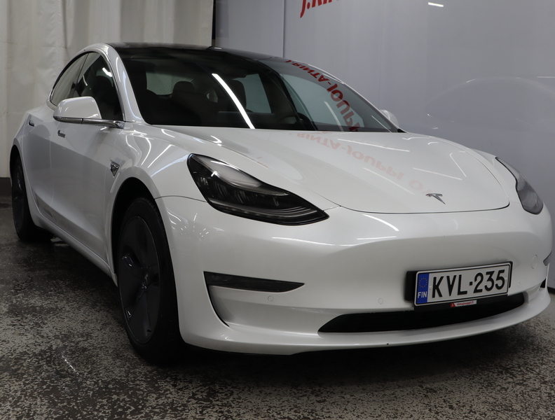 Tesla Model 3 vaihtoauto