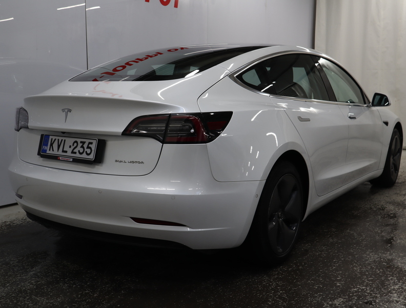 Tesla Model 3 vaihtoauto