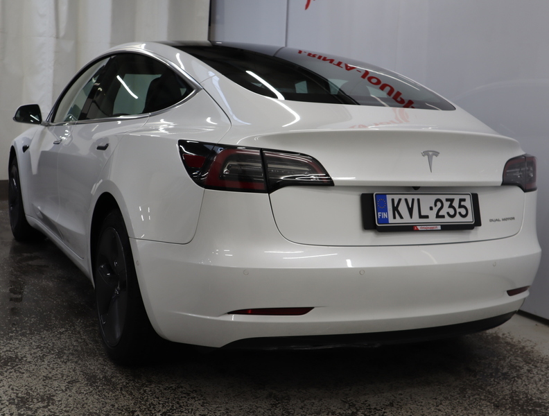 Tesla Model 3 vaihtoauto