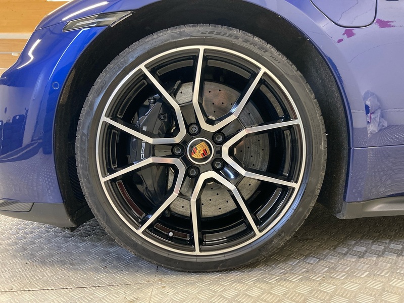 Porsche Taycan vaihtoauto