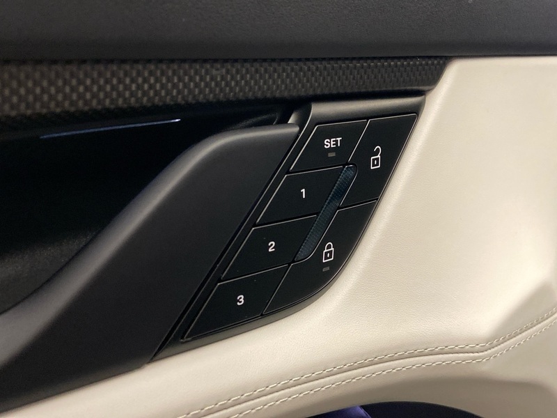 Porsche Taycan vaihtoauto