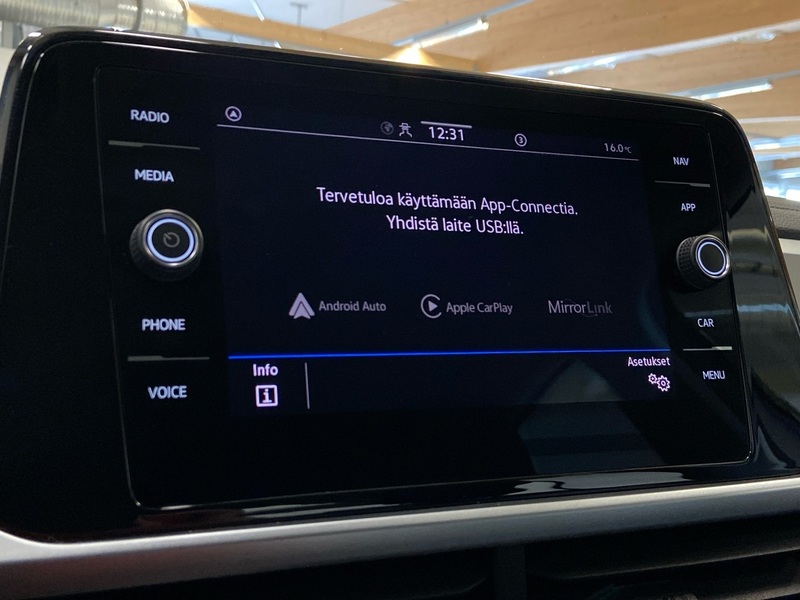 Volkswagen T-Roc vaihtoauto