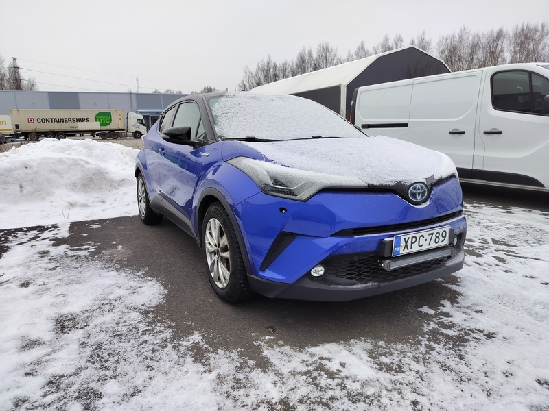 Toyota C-HR vaihtoauto