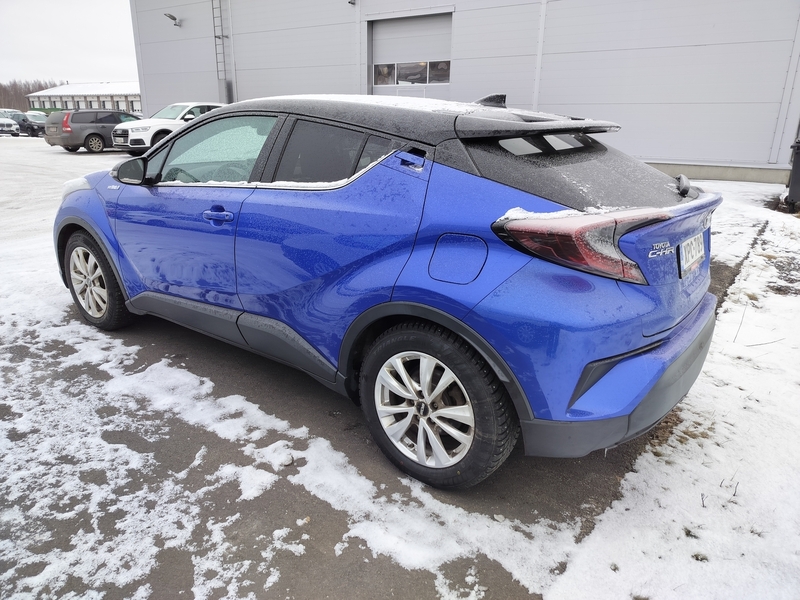Toyota C-HR vaihtoauto