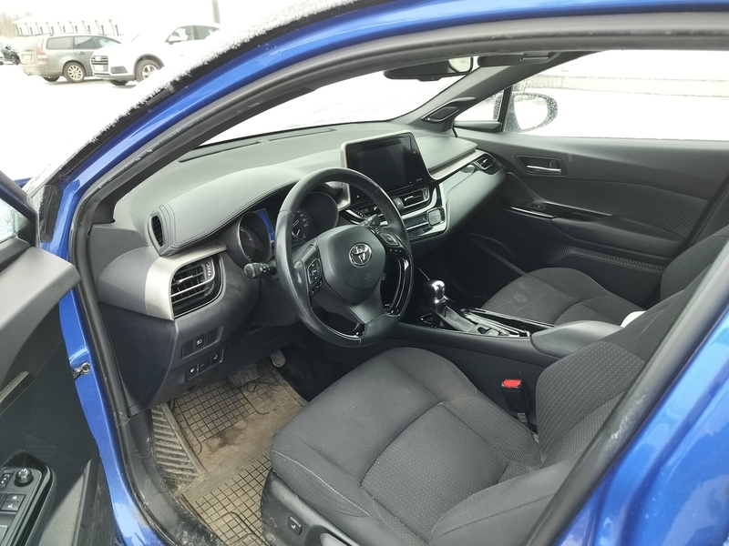 Toyota C-HR vaihtoauto