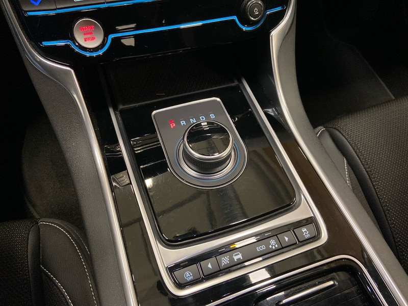 Jaguar XE vaihtoauto