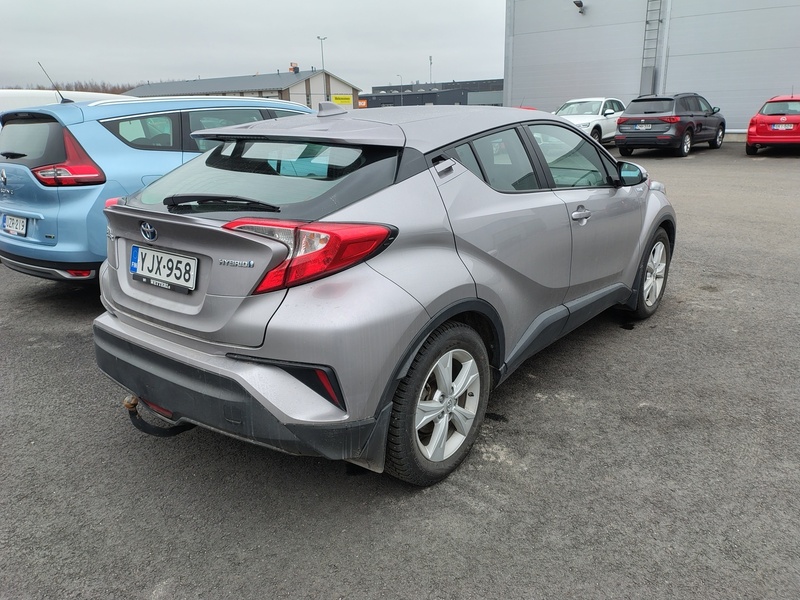 Toyota C-HR vaihtoauto