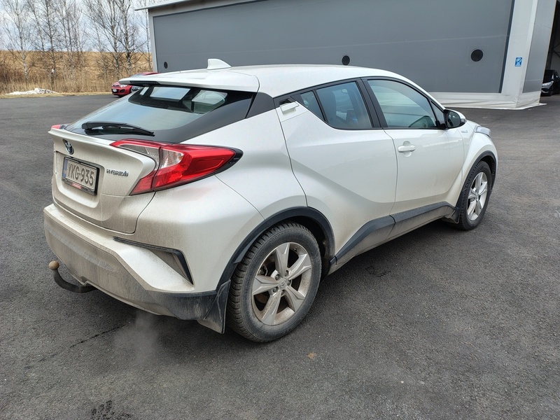 Toyota C-HR vaihtoauto
