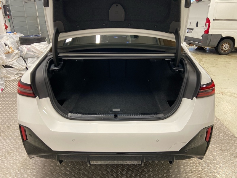 BMW i5 M60 vaihtoauto