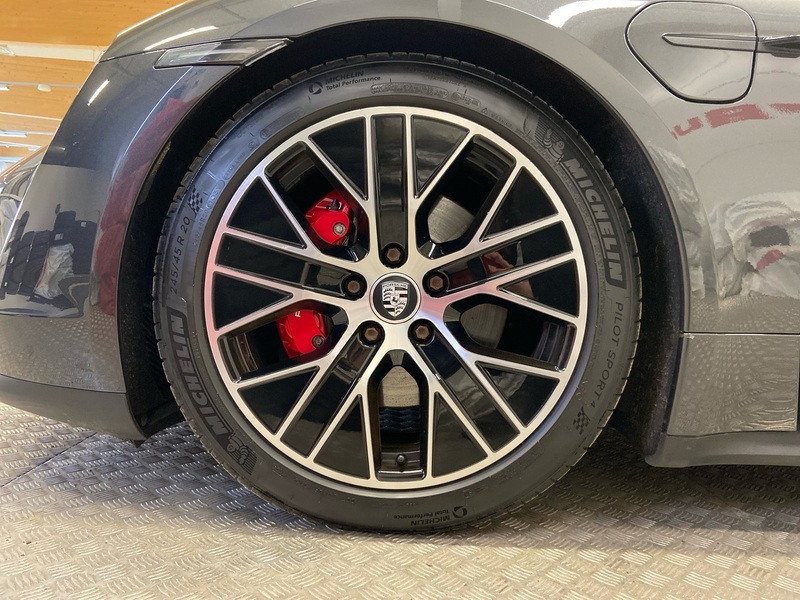 Porsche Taycan vaihtoauto