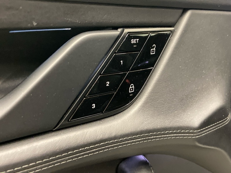 Porsche Taycan vaihtoauto