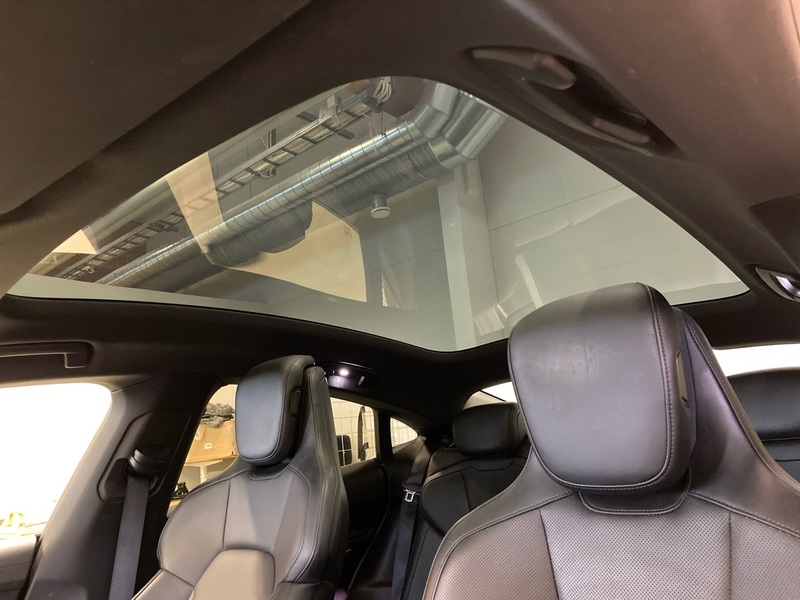 Porsche Taycan vaihtoauto