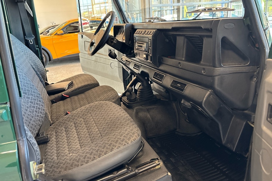 Land Rover Defender vaihtoauto