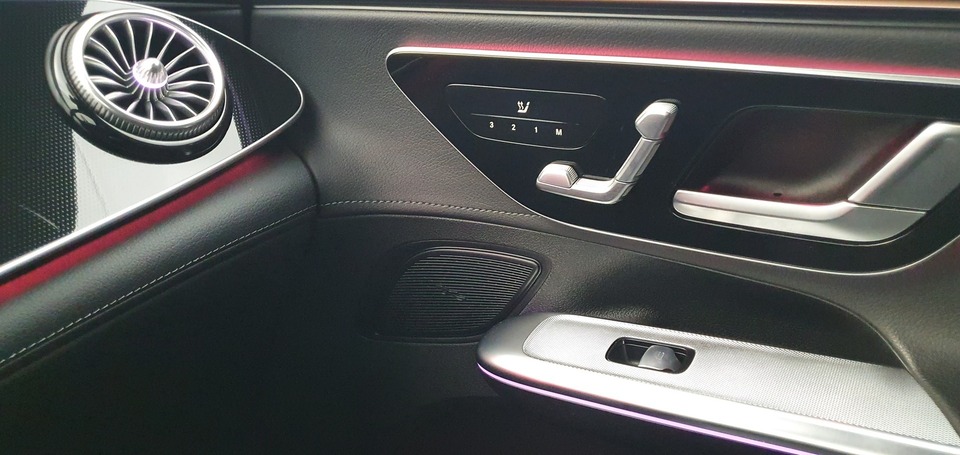 Mercedes-Benz EQE vaihtoauto