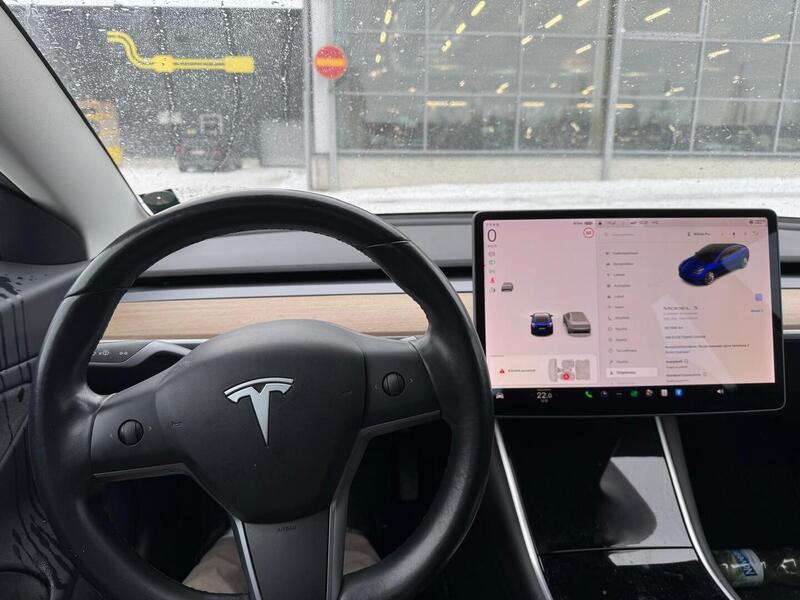 Tesla Model 3 vaihtoauto