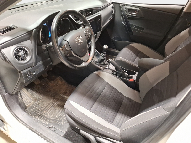 Toyota Auris vaihtoauto