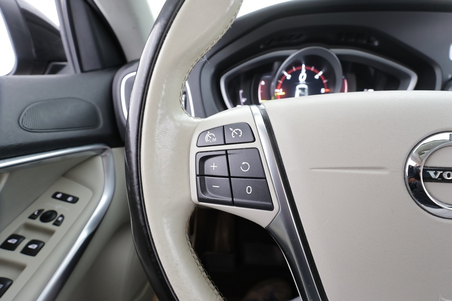 Volvo V40 Cross Country vaihtoauto