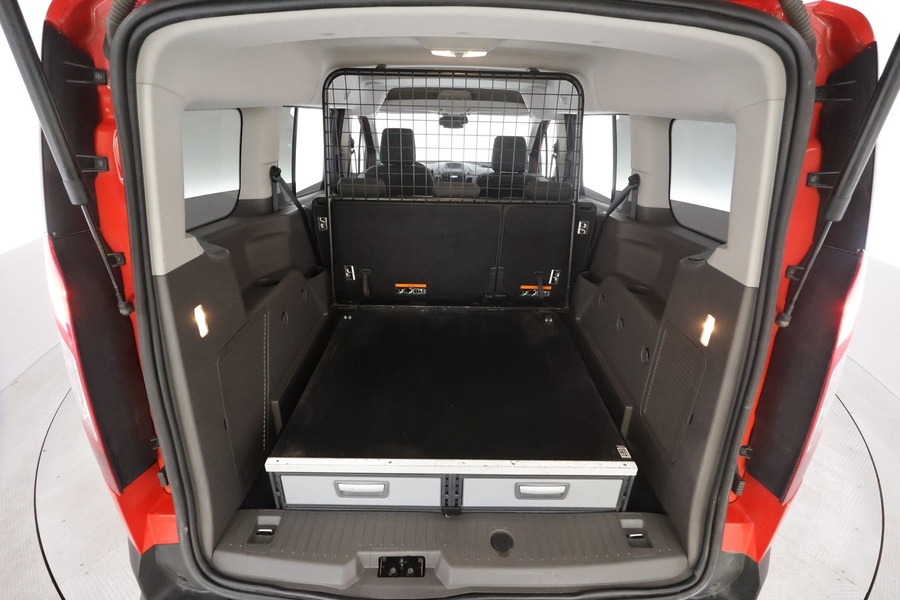 Ford Grand Tourneo Connect vaihtoauto