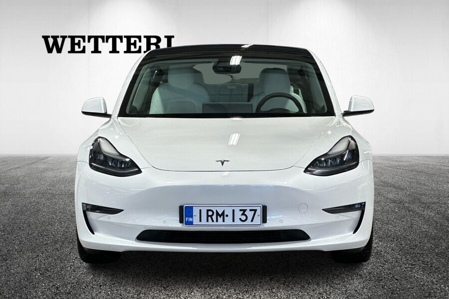 Tesla Model 3 vaihtoauto