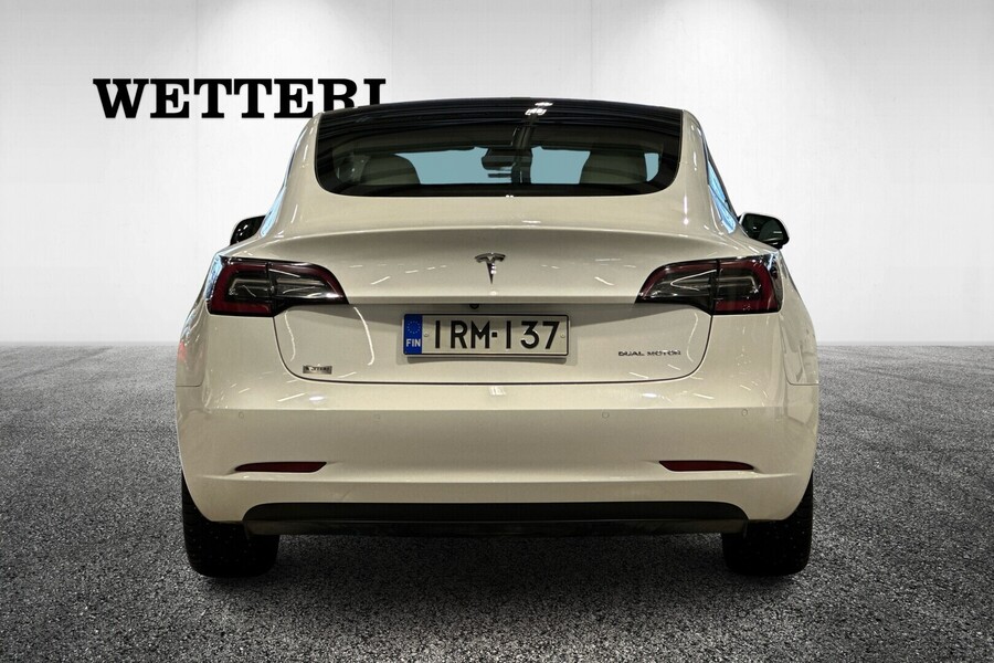 Tesla Model 3 vaihtoauto