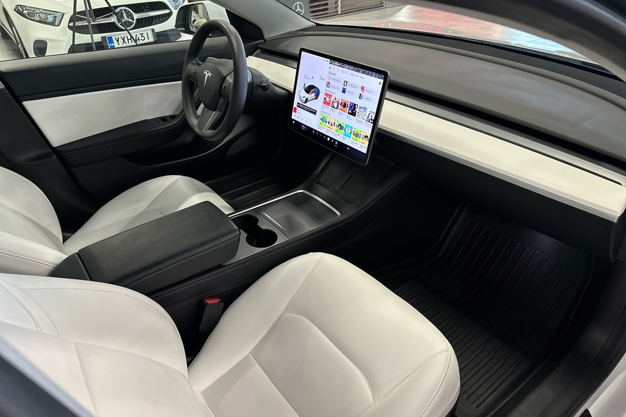 Tesla Model 3 vaihtoauto
