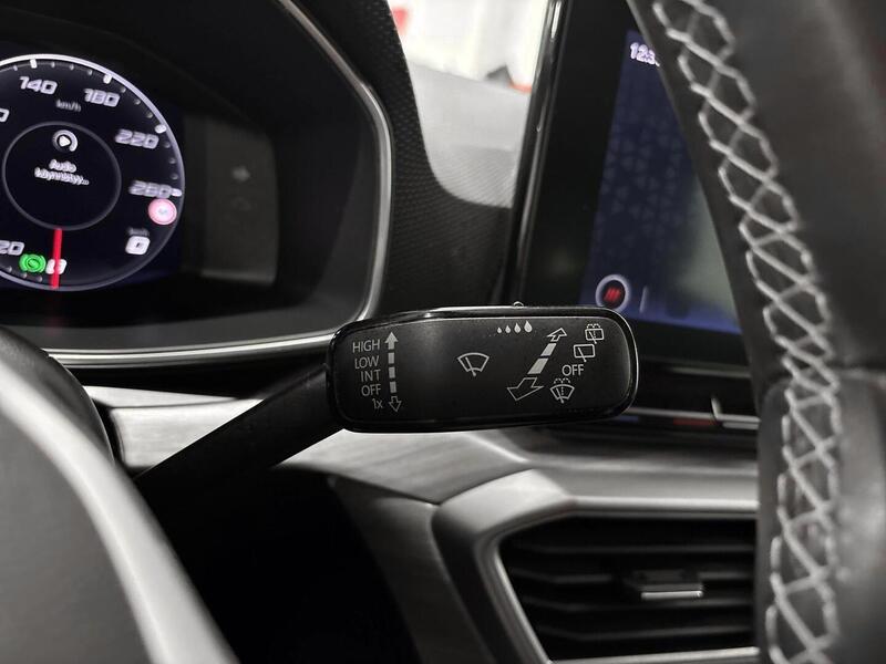 SEAT Leon Sportstourer vaihtoauto