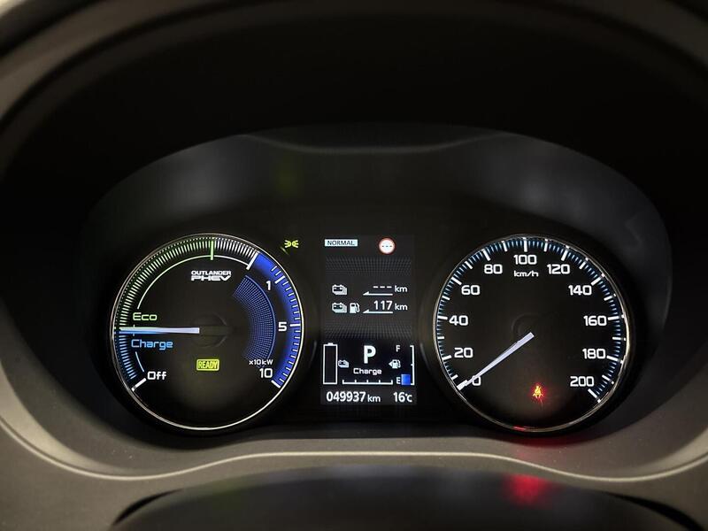 Mitsubishi Outlander PHEV vaihtoauto