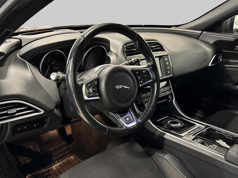 Jaguar XE vaihtoauto