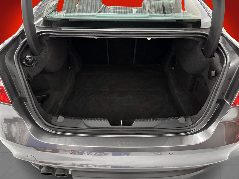 Jaguar XE vaihtoauto