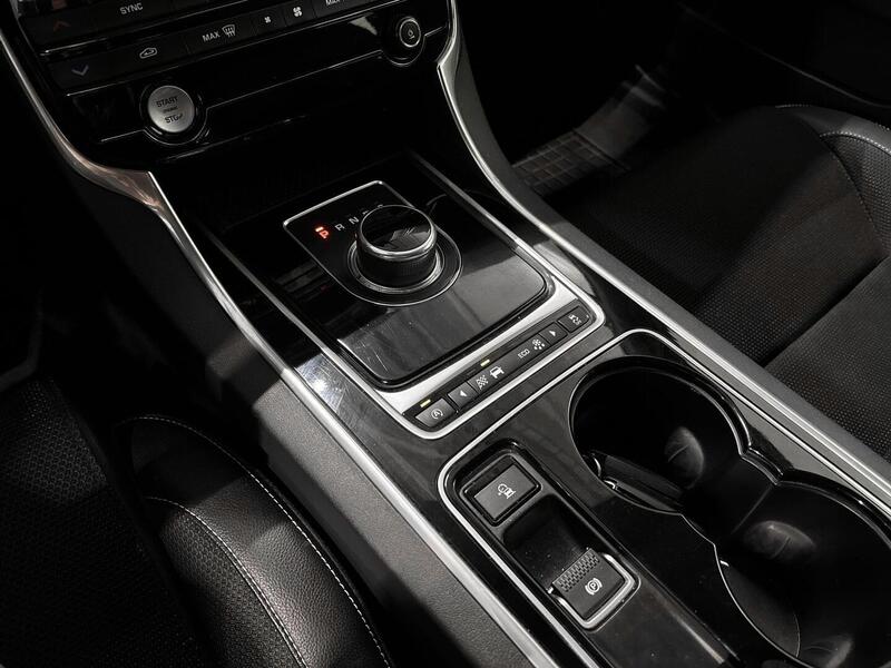 Jaguar XE vaihtoauto