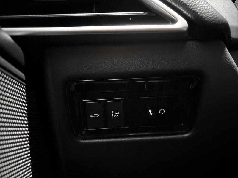 Jaguar XE vaihtoauto