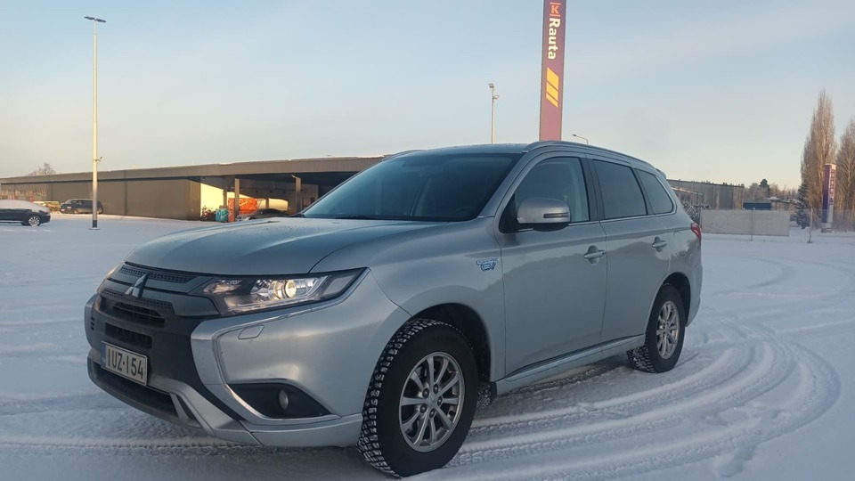 Mitsubishi Outlander PHEV vaihtoauto