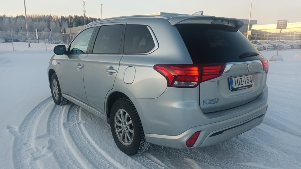 Mitsubishi Outlander PHEV vaihtoauto