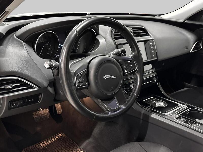 Jaguar XE vaihtoauto