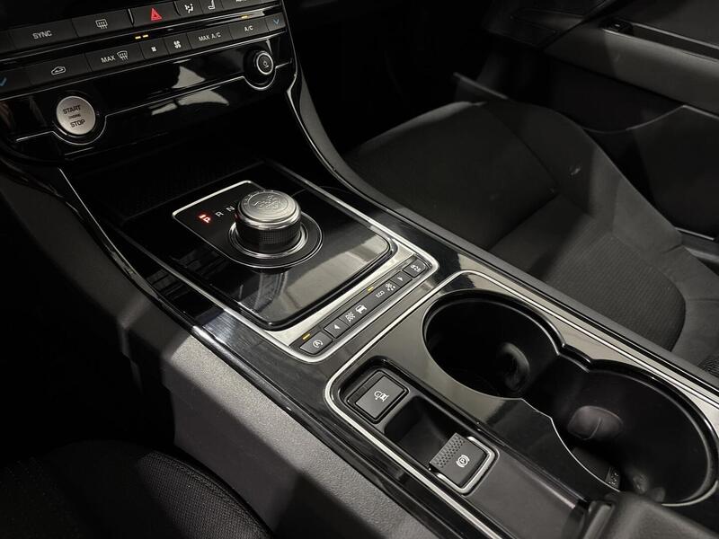 Jaguar XE vaihtoauto