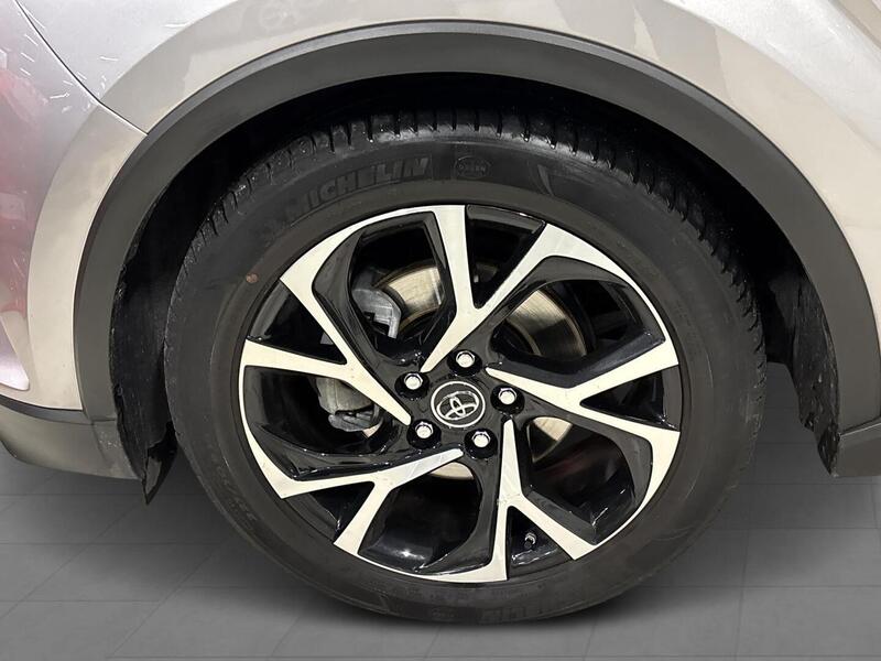 Toyota C-HR vaihtoauto