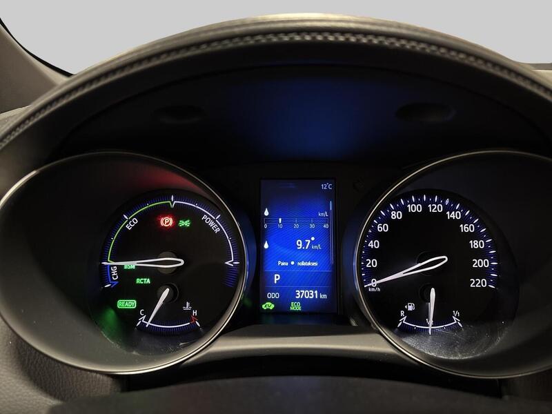 Toyota C-HR vaihtoauto