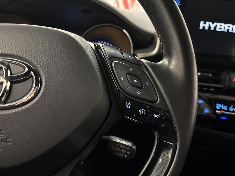 Toyota C-HR vaihtoauto