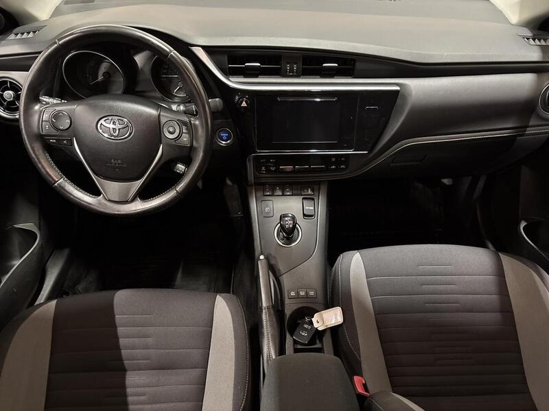 Toyota Auris vaihtoauto