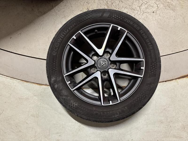 Toyota Auris vaihtoauto