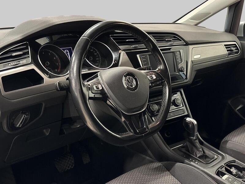 Volkswagen Touran vaihtoauto