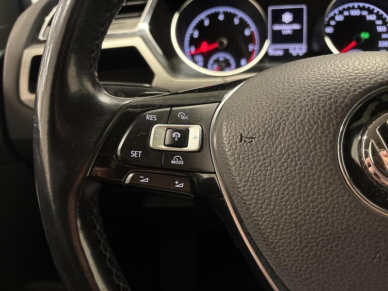 Volkswagen Touran vaihtoauto