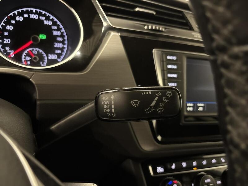 Volkswagen Touran vaihtoauto