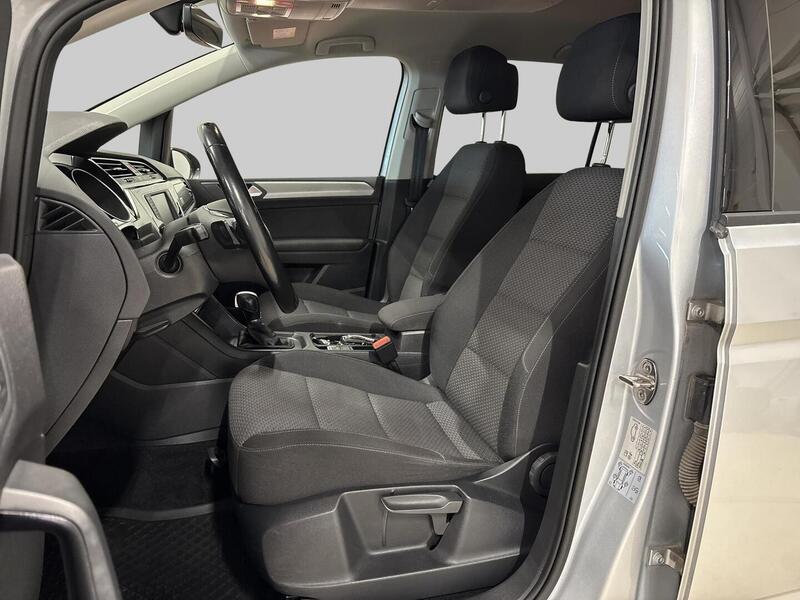 Volkswagen Touran vaihtoauto