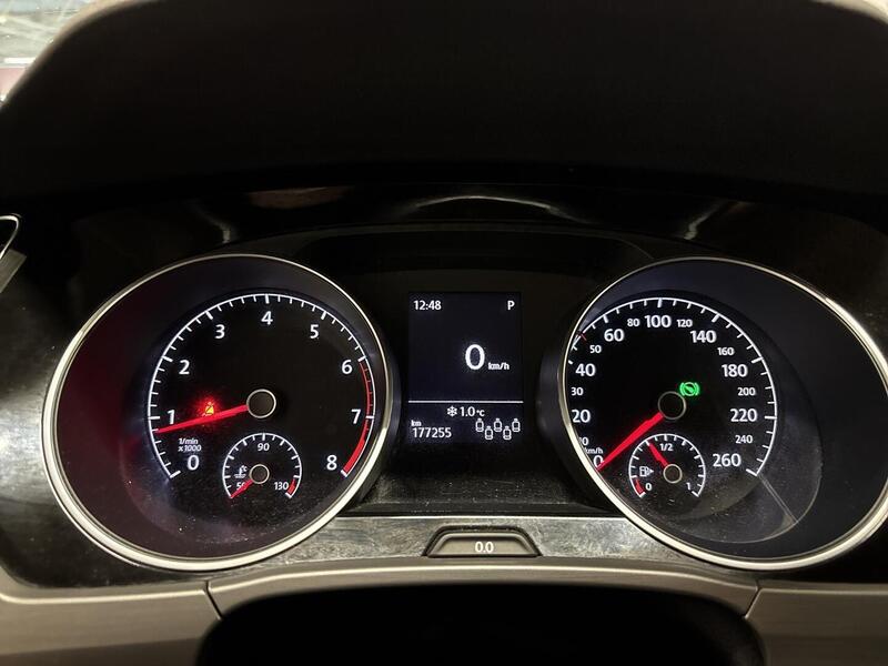 Volkswagen Touran vaihtoauto