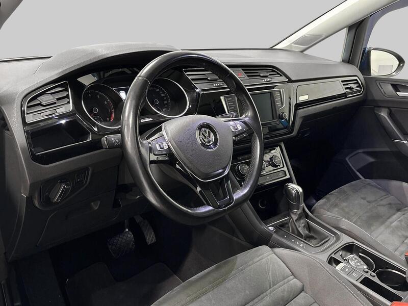 Volkswagen Touran vaihtoauto